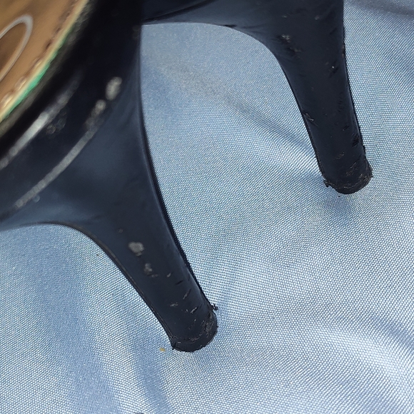 Calvin Klein - Picture 3 of 7